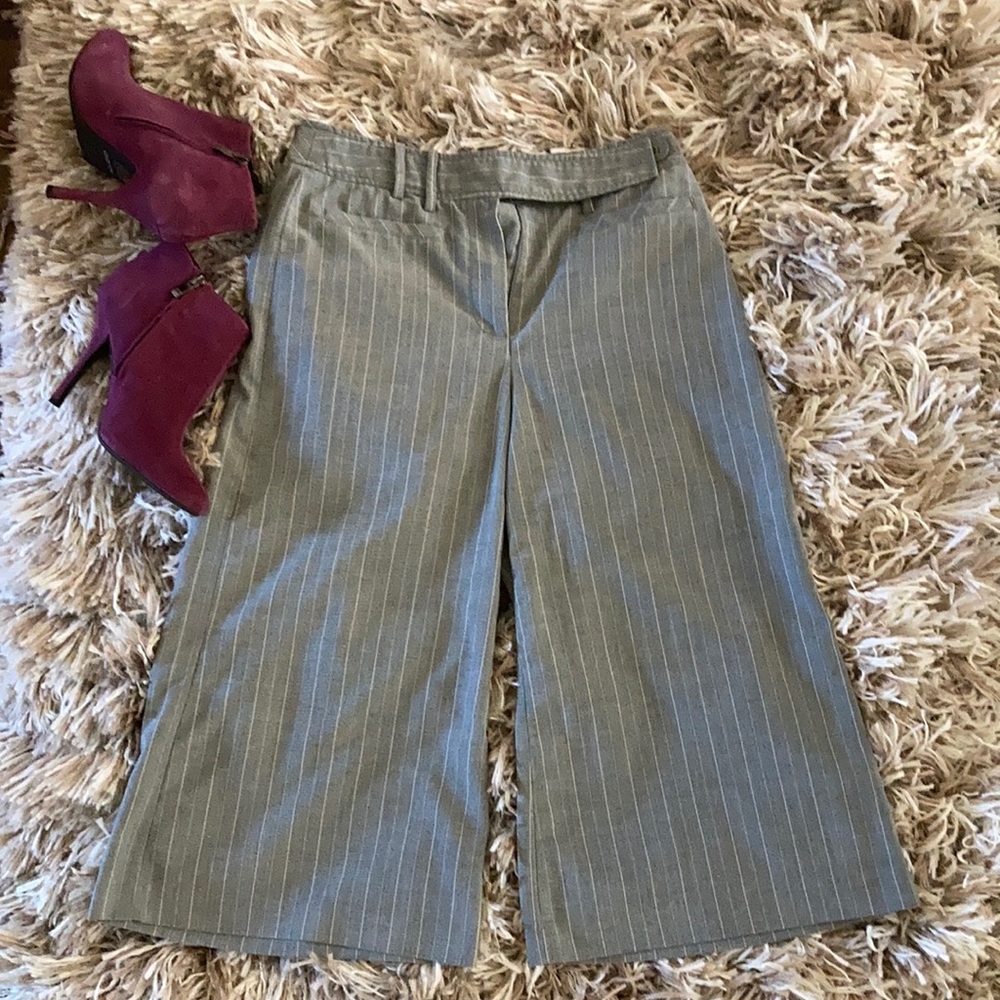 Larry Levine gray pinstriped culotte pants sz 4